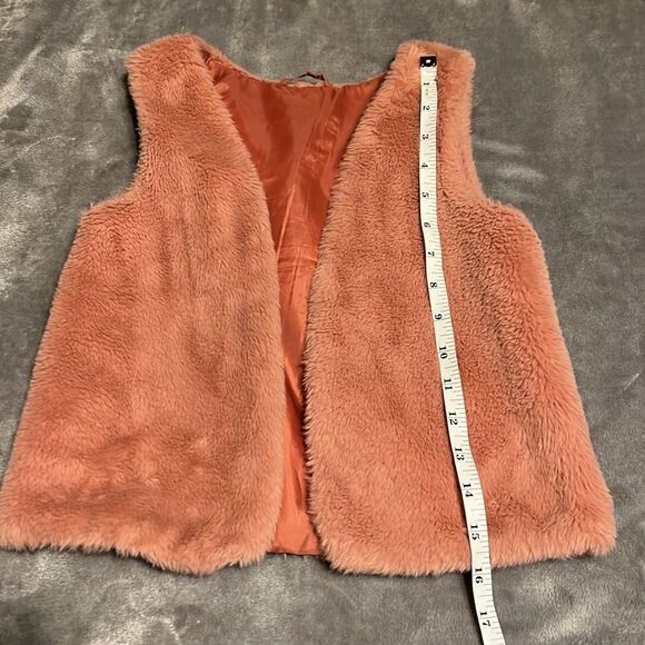 Girls fuzzy vest. Pink - Picture 4 of 5